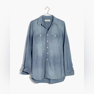 Madewell Chambray Classic Ex-Boyfriend Shirt in Mazzy Wash